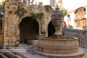 Connie Hanks Photography // ClickyChickCreates.com // arches in architecture, Saint Paul-de-Vence, Provence, France