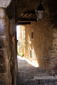 Connie Hanks Photography // ClickyChickCreates.com // art, arches, architecture, Saint Paul-de-Vence, Provence, France