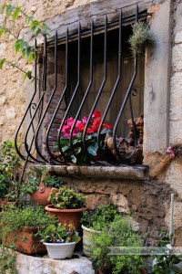 Connie Hanks Photography // ClickyChickCreates.com // art, arches, architecture, Saint Paul-de-Vence, Provence, France