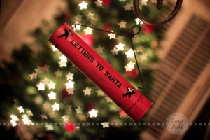 Connie Hanks Photography // ClickyChickCreates.com // letters to Santa ornament, bokeh, Christmas tree, star shaped bokeh, holiday, festive