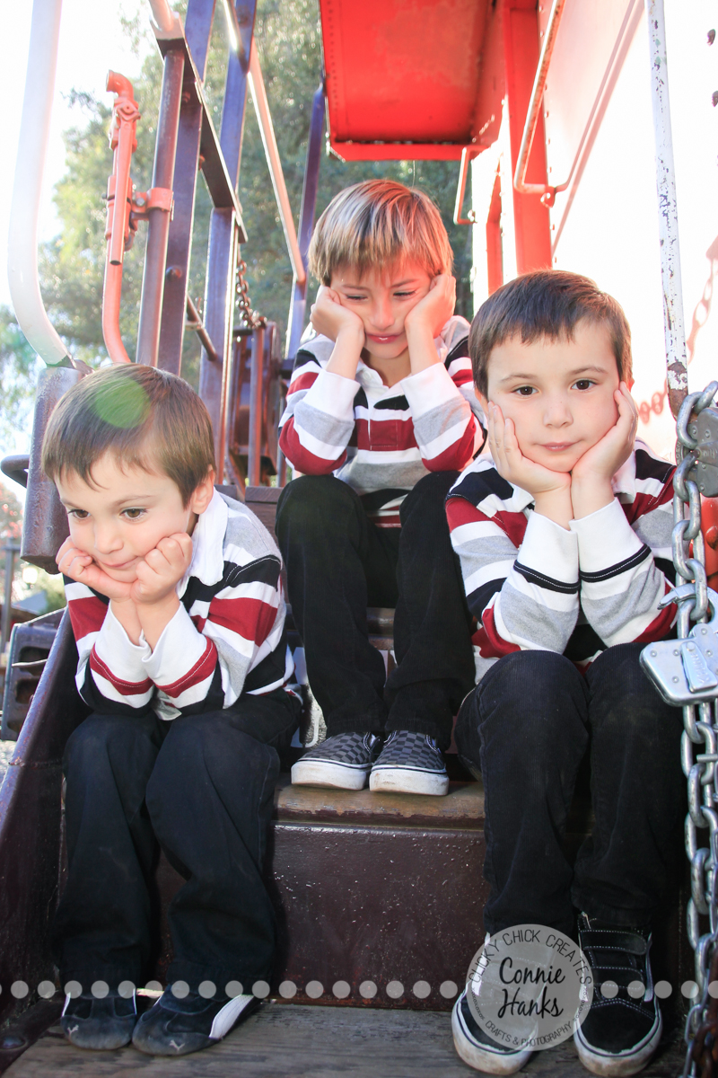 Connie Hanks Photography // ClickyChickCreates.com // M family sneak peek, trains, 3 boys, wreath, Christmas, family photos