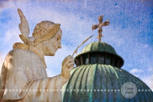 Connie Hanks Photography // ClickyChickCreates.com // dome of church from inside