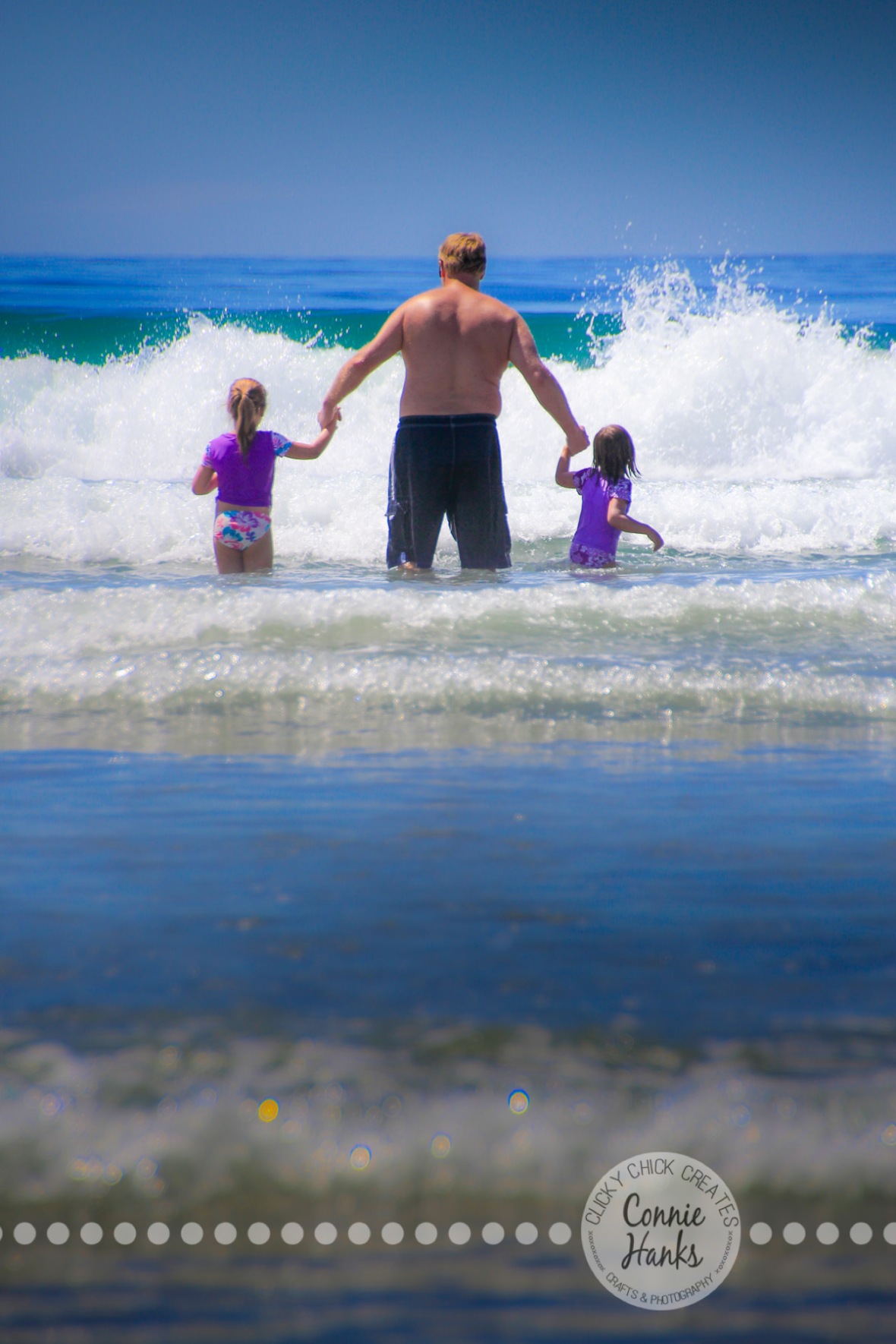 Connie Hanks Photography // ClickyChickCreates.com // family beach day in San Diego, CA