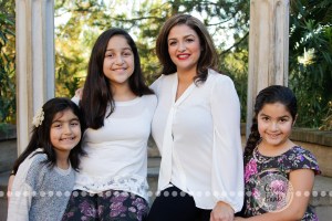 Connie Hanks Photography // ClickyChickCreates.com // Mother, Daughters, Balboa Park, poses, girls,
