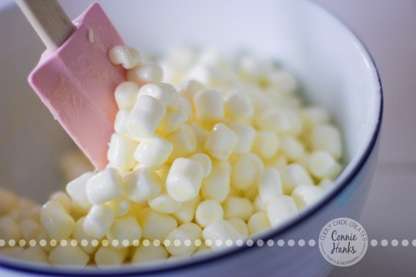 Connie Hanks Photography // ClickyChickCreates.com // Rice Krispies treats with Hershey Candy Cane Kisses, Christmas, ornament, gift tag, DIY, quick, easy, hostess gift