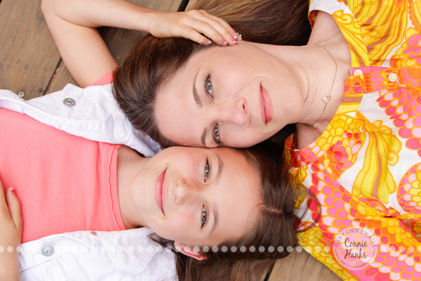 Connie Hanks Photography // ClickyChickCreates.com // family photography poses, posing