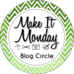 Connie Hanks Photography // ClickyChickCreates.com // Make it Monday blog circle in green