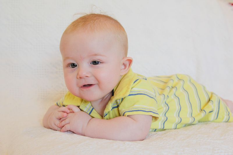 Connie Hanks Photography // ClickyChickCreates.com // tummy time Cornelissen twin photos