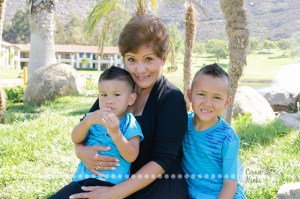 Connie Hanks Photography // ClickyChickCreates.com // San Diego family photo session, family photos, multi-generational, extended family, large family