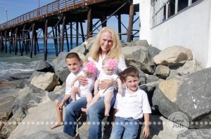 Connie Hanks Photography // ClickyChickCreates.com // San Diego family photo session, family photos, multi-generational, extended family, large family