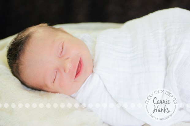 Connie Hanks Photography // ClickyChickCreates.com // San Diego newborn photography, family photo session, family photography, baby girl