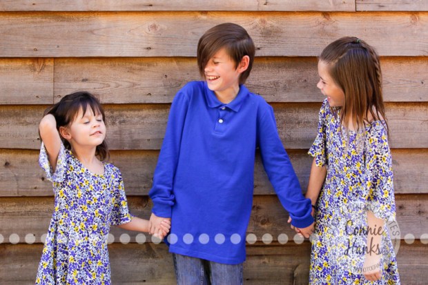 Connie Hanks Photography // ClickyChickCreates.com // family photos, sibling photos, sibling poses, San Diego family photography, family photo session, family photography, rustic park photography, brothers, sisters, siblings