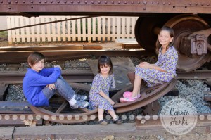 Connie Hanks Photography // ClickyChickCreates.com // family photos, sibling photos, sibling poses, San Diego family photography, family photo session, family photography, rustic park photography, brothers, sisters, siblings