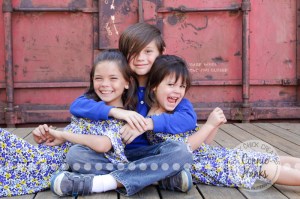 Connie Hanks Photography // ClickyChickCreates.com // family photos, sibling photos, sibling poses, San Diego family photography, family photo session, family photography, rustic park photography, brothers, sisters, siblings