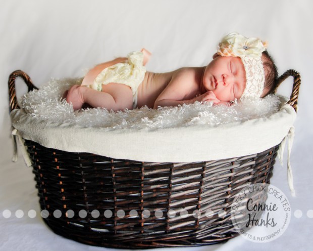 Connie Hanks Photography // ClickyChickCreates.com // newborn, baby photos, San Diego newborn photography, family photo session, family photography, baby girl, newborn girl, family, multi-generation family, extended family