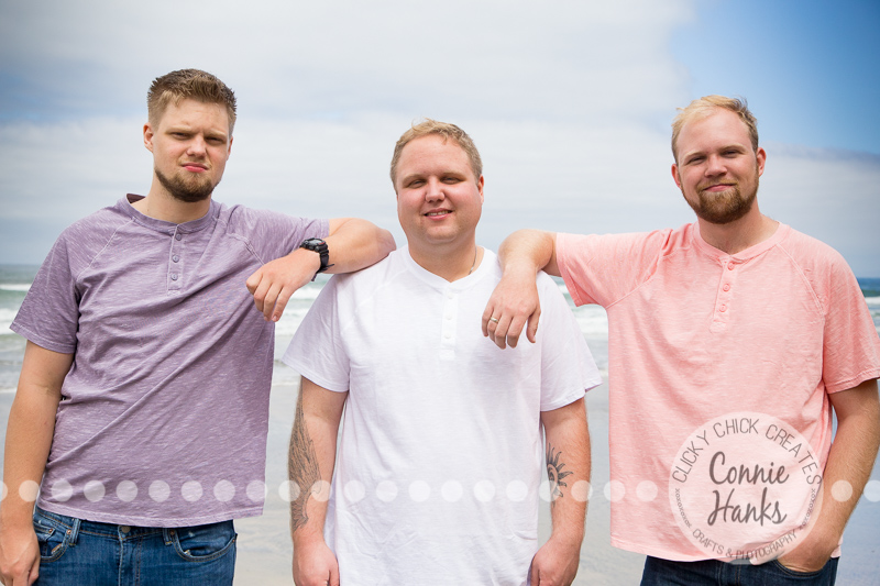 Connie Hanks Photography // ClickyChickCreates.com // La Jolla family photos, San Diego family photography, family photo session, siblings, La Jolla, Scripps Pier